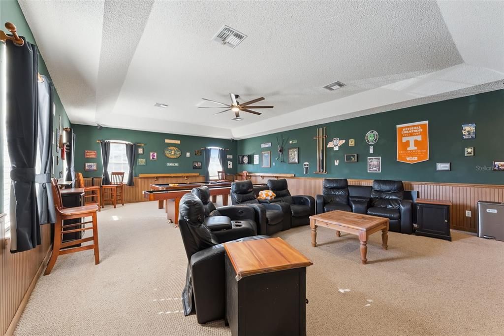 For Sale: $850,000 (4 beds, 2 baths, 4204 Square Feet)