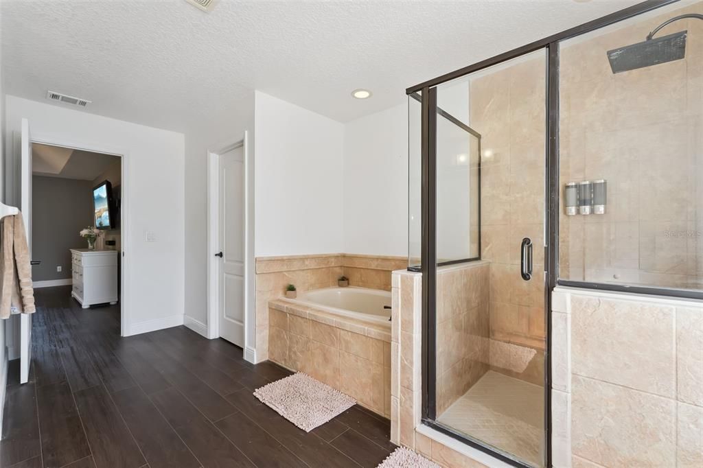 For Sale: $850,000 (4 beds, 2 baths, 4204 Square Feet)