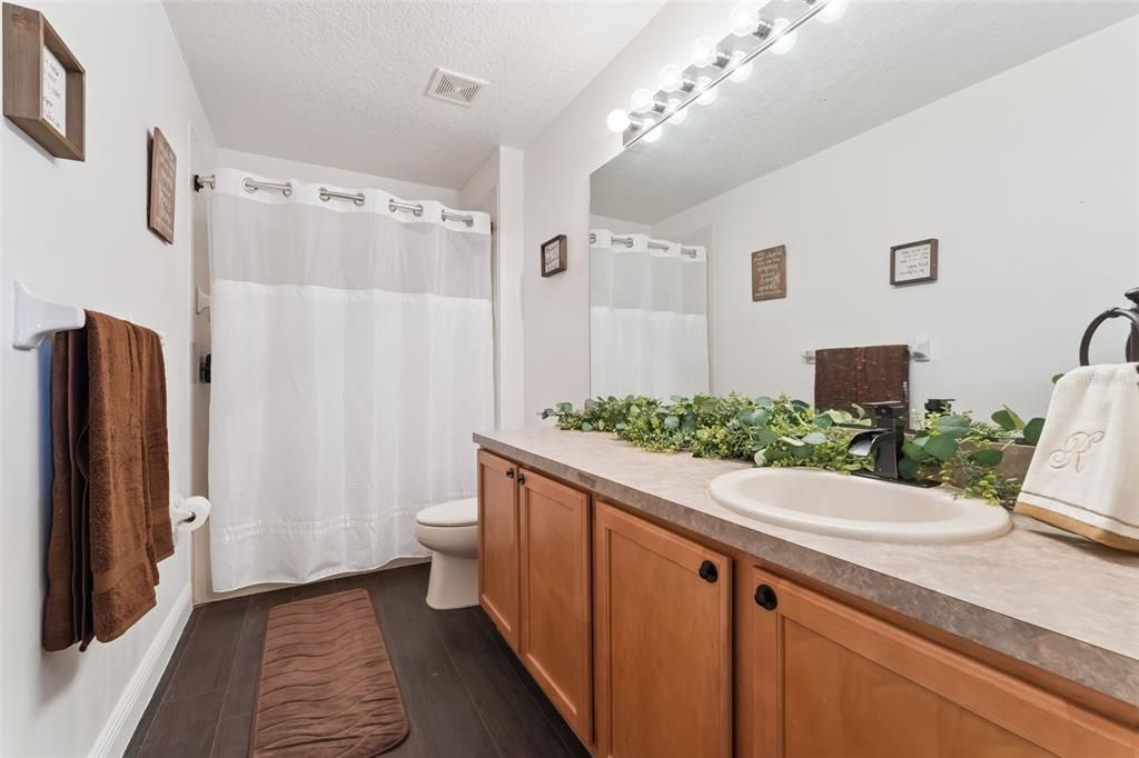 For Sale: $850,000 (4 beds, 2 baths, 4204 Square Feet)