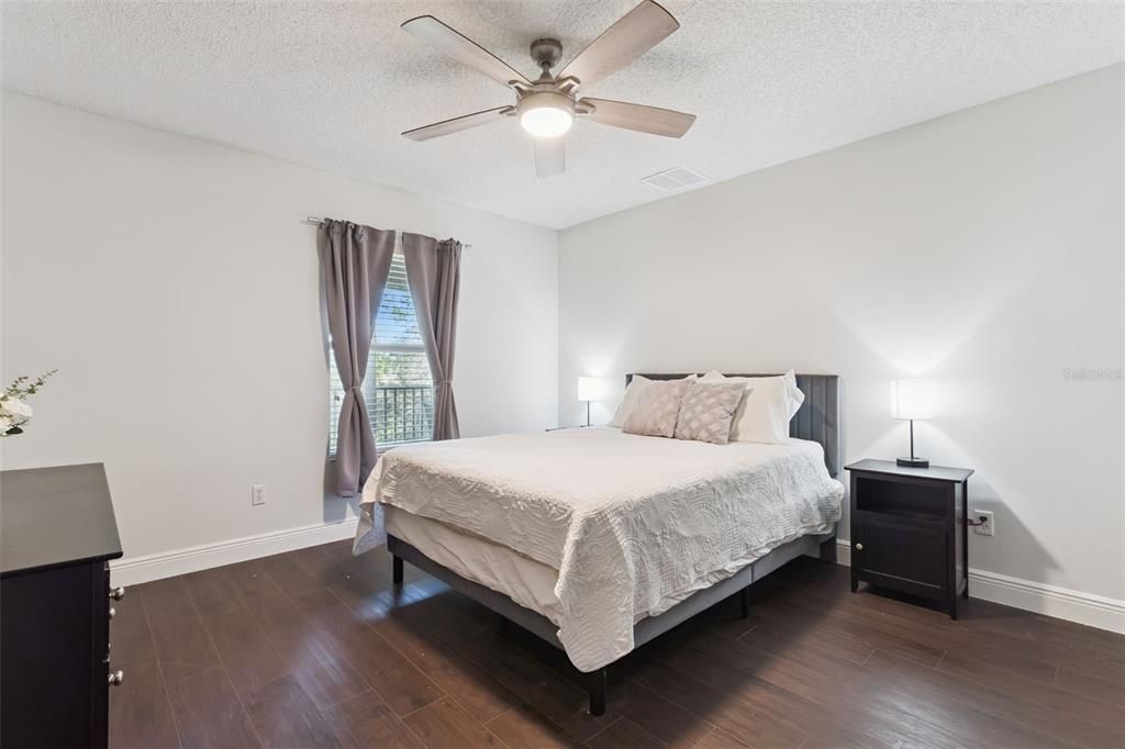 For Sale: $850,000 (4 beds, 2 baths, 4204 Square Feet)