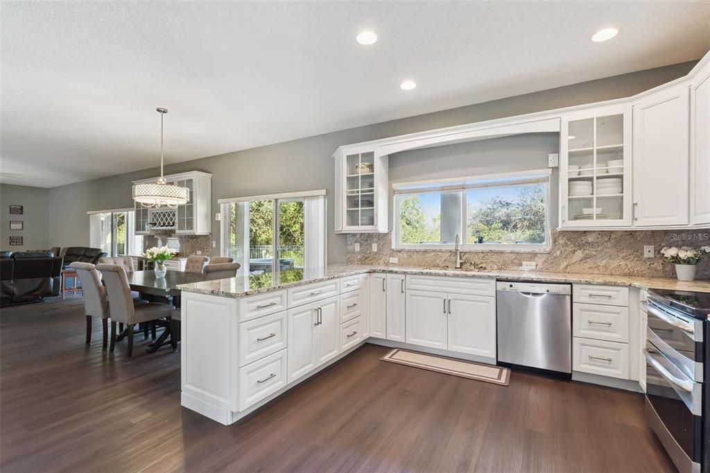 For Sale: $850,000 (4 beds, 2 baths, 4204 Square Feet)