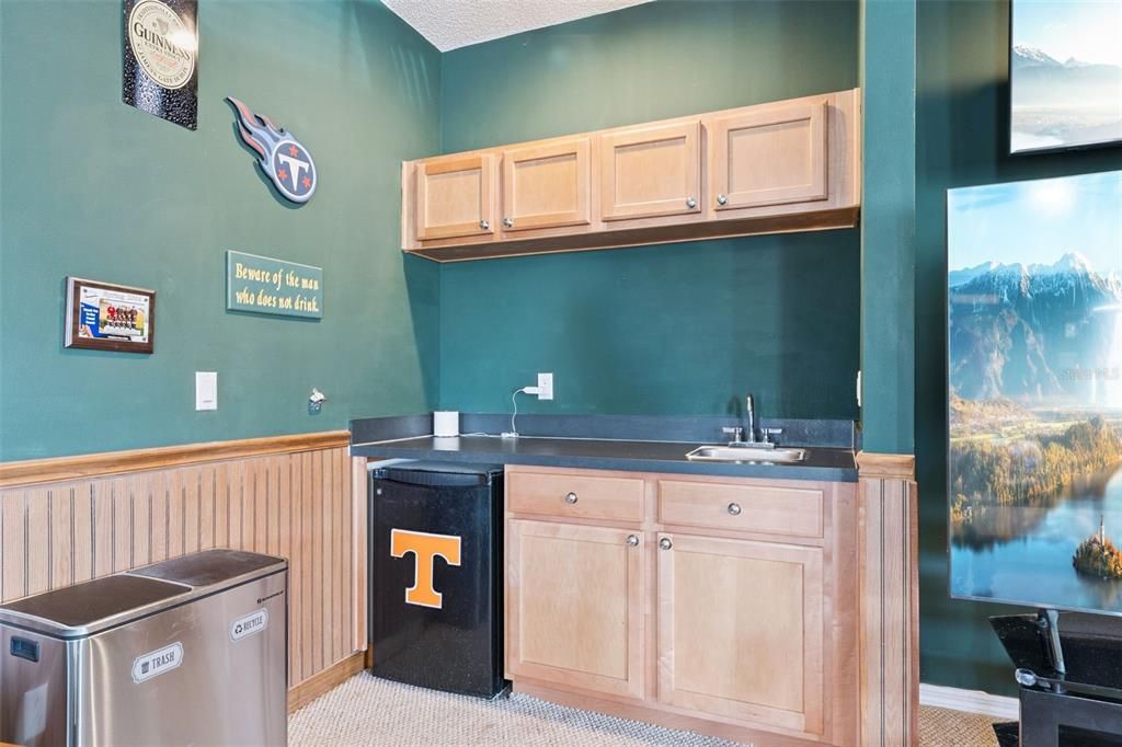 For Sale: $850,000 (4 beds, 2 baths, 4204 Square Feet)