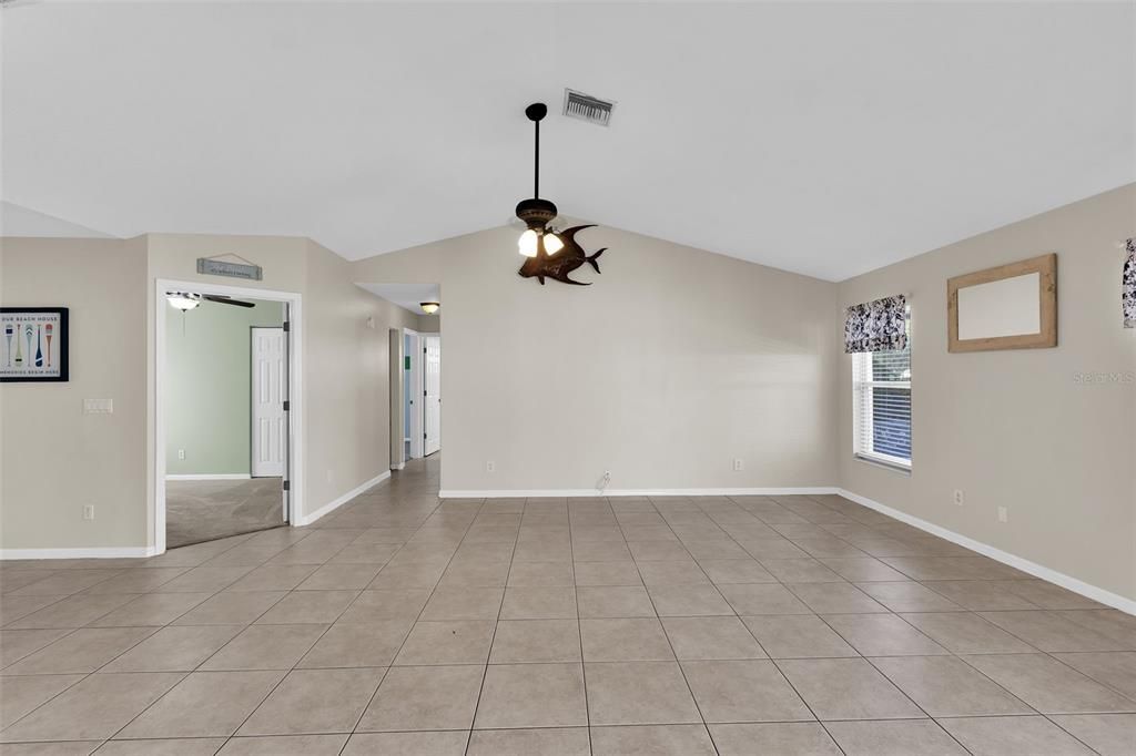 En Venta: $359,000 (3 camas, 2 baños, 1180 Pies cuadrados)