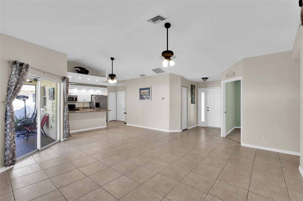 En Venta: $359,000 (3 camas, 2 baños, 1180 Pies cuadrados)