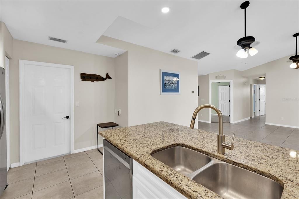 En Venta: $359,000 (3 camas, 2 baños, 1180 Pies cuadrados)