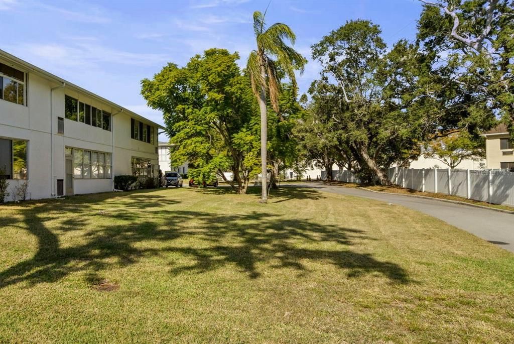 For Sale: $309,900 (2 beds, 2 baths, 1490 Square Feet)