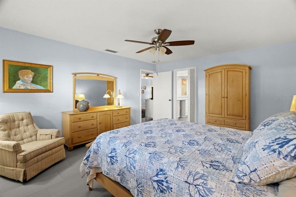 For Sale: $309,900 (2 beds, 2 baths, 1490 Square Feet)