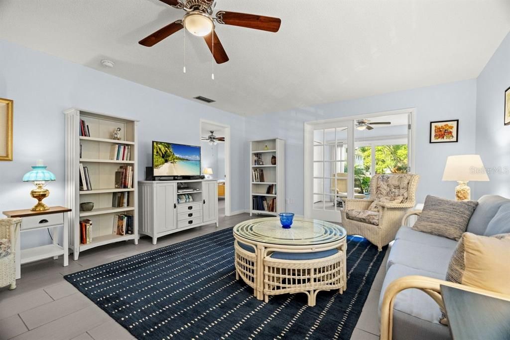 For Sale: $309,900 (2 beds, 2 baths, 1490 Square Feet)