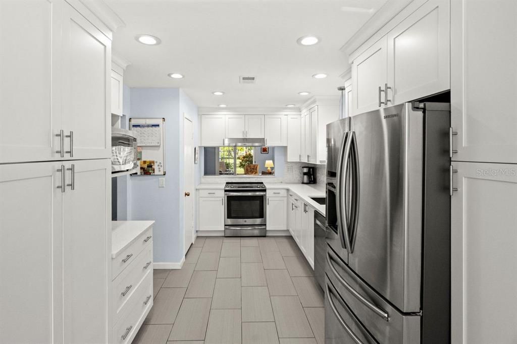 For Sale: $309,900 (2 beds, 2 baths, 1490 Square Feet)