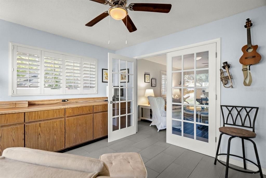 For Sale: $309,900 (2 beds, 2 baths, 1490 Square Feet)