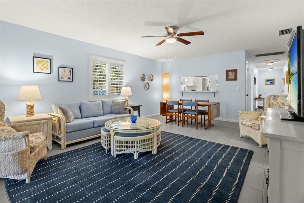 For Sale: $309,900 (2 beds, 2 baths, 1490 Square Feet)