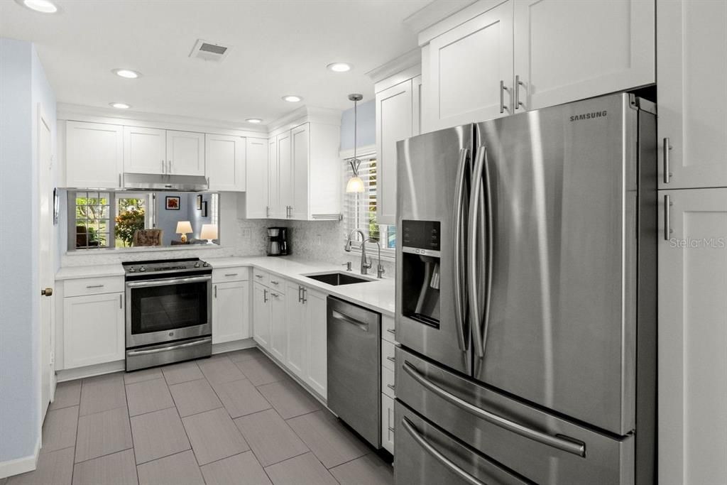 For Sale: $309,900 (2 beds, 2 baths, 1490 Square Feet)