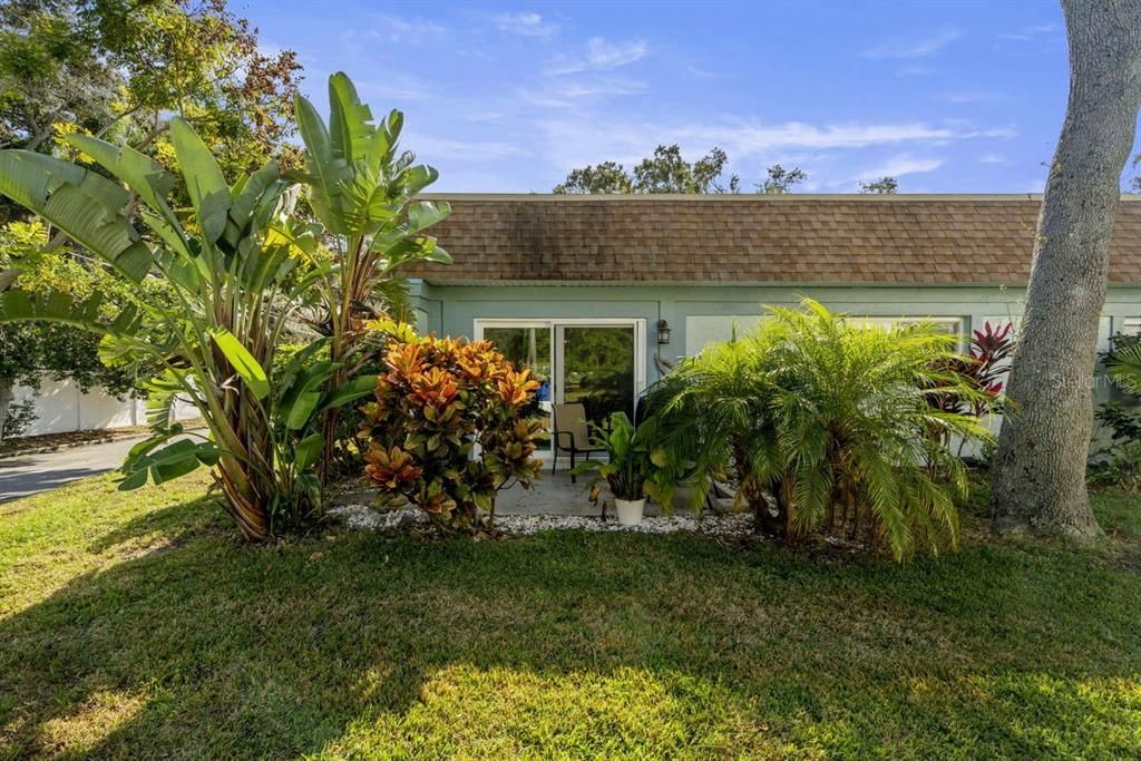 For Sale: $309,900 (2 beds, 2 baths, 1490 Square Feet)