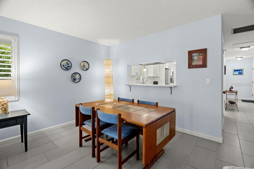 For Sale: $309,900 (2 beds, 2 baths, 1490 Square Feet)