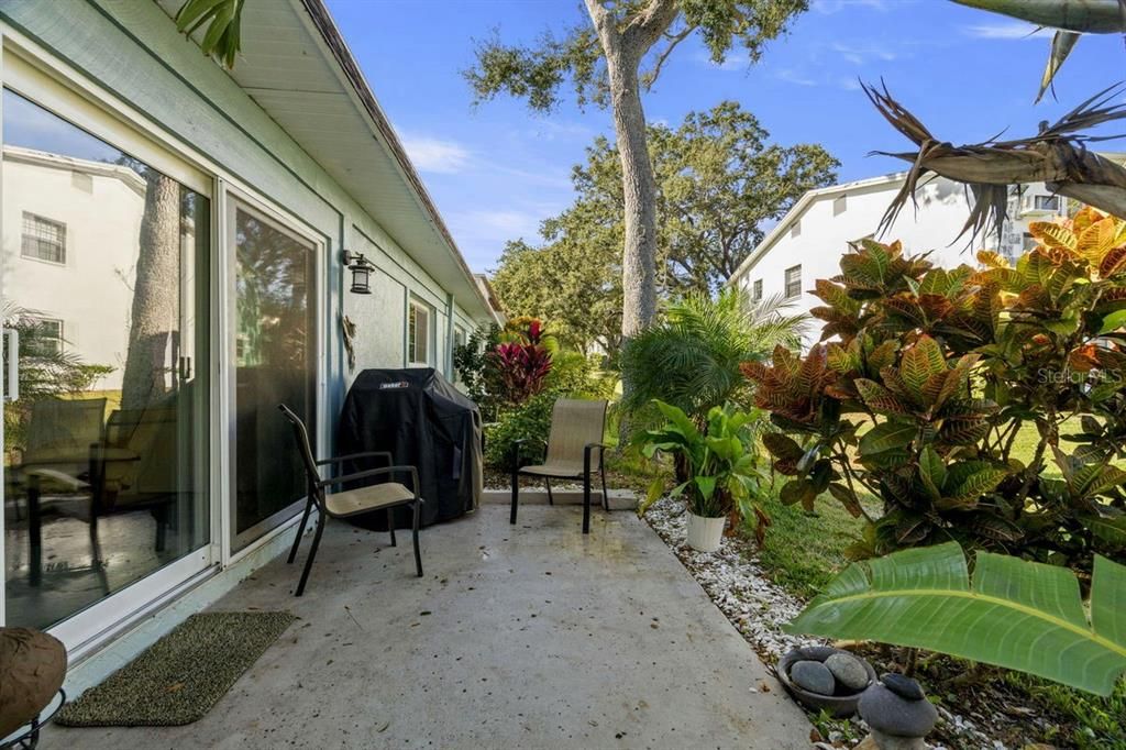 For Sale: $309,900 (2 beds, 2 baths, 1490 Square Feet)