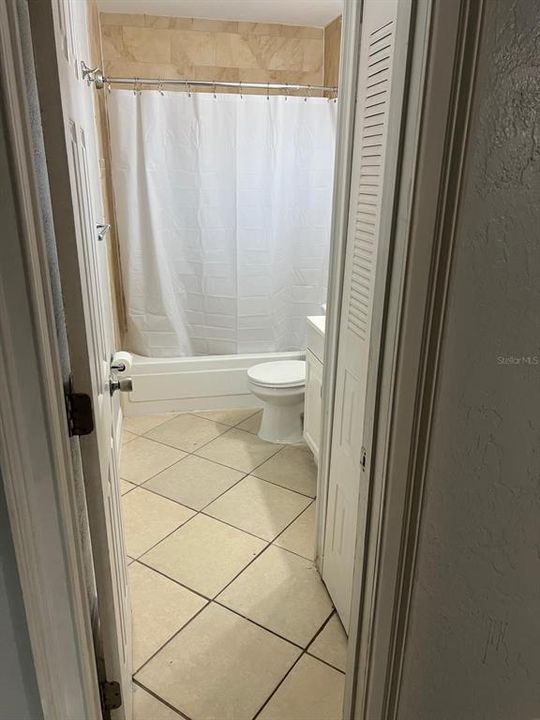 For Rent: $1,100 (2 beds, 1 baths, 810 Square Feet)