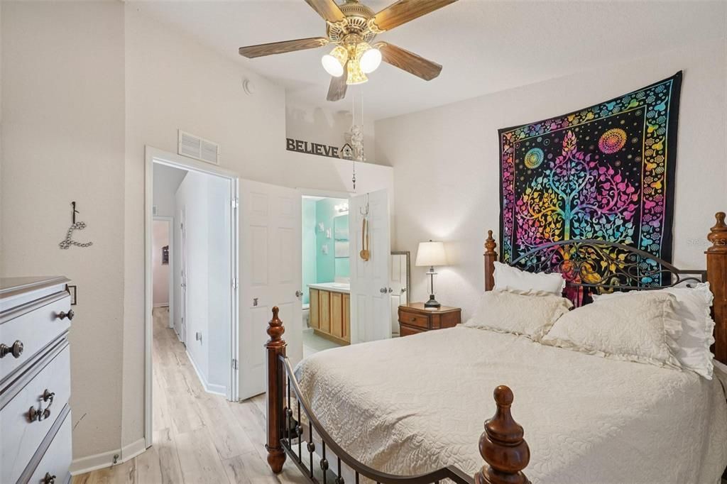 For Sale: $172,000 (2 beds, 2 baths, 1134 Square Feet)