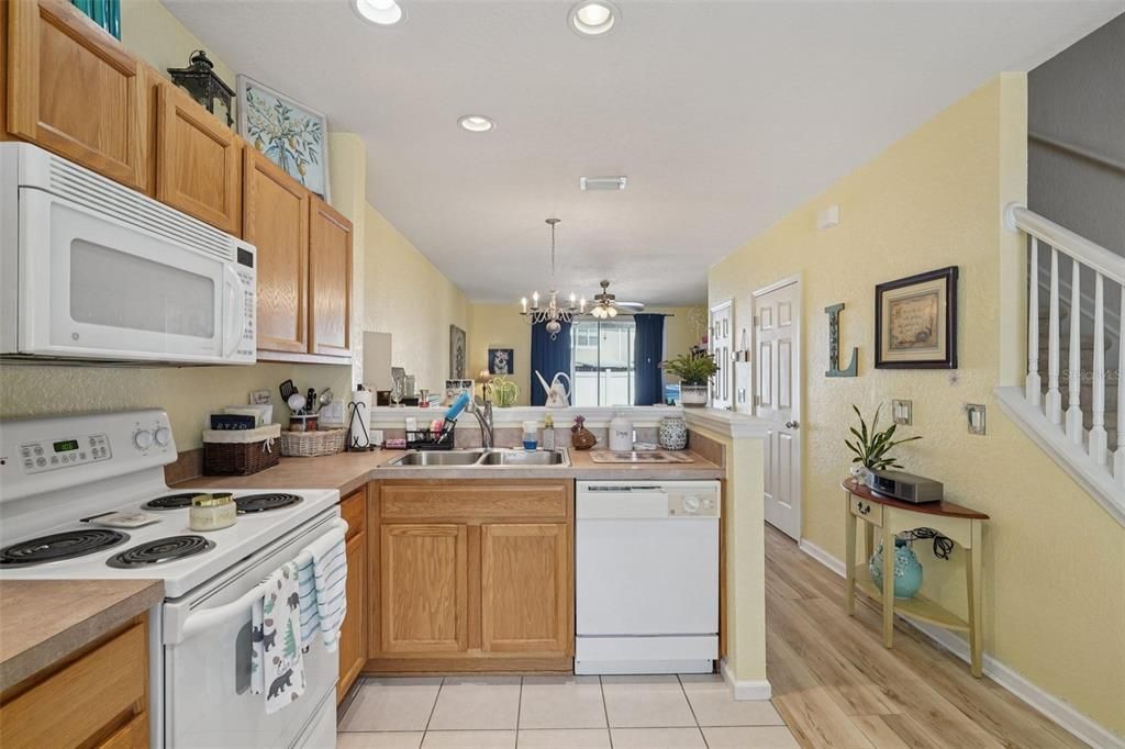 For Sale: $172,000 (2 beds, 2 baths, 1134 Square Feet)