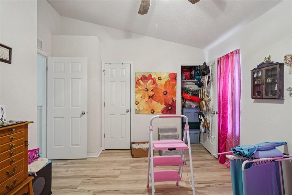 For Sale: $172,000 (2 beds, 2 baths, 1134 Square Feet)