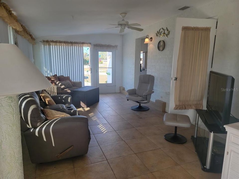 В аренду: $1,600 (2 спален, 2 ванн, 1122 Квадратных фут)