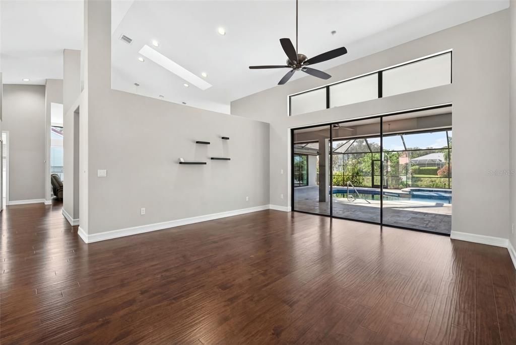 出租: $5,750 (3 贝兹, 3 浴室, 3168 平方英尺)