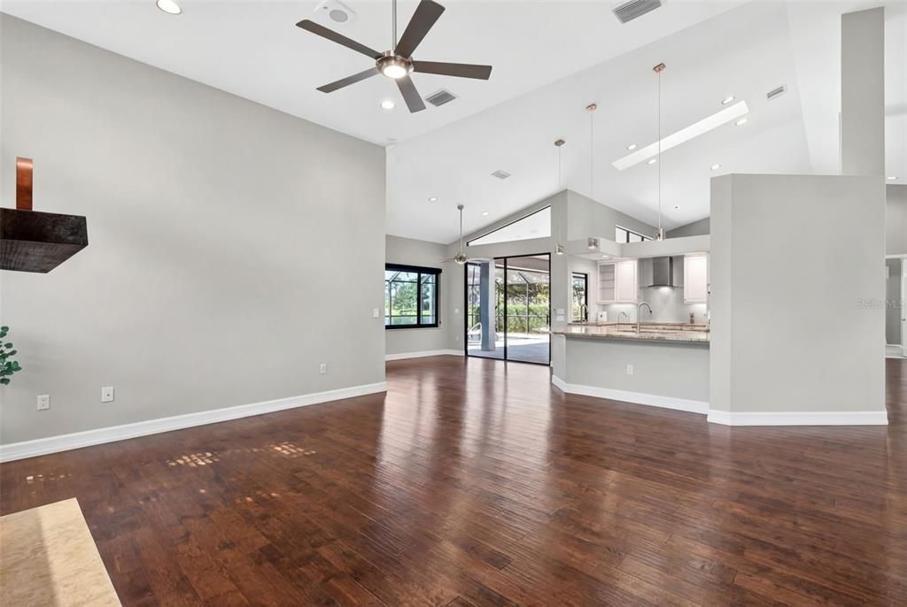 出租: $5,750 (3 贝兹, 3 浴室, 3168 平方英尺)