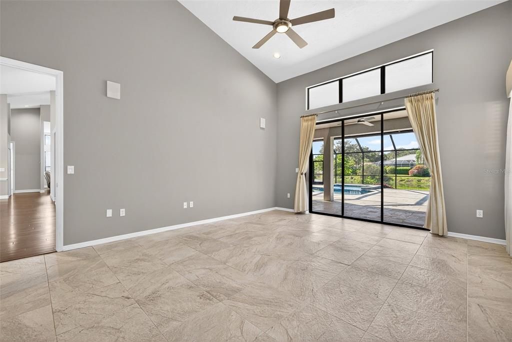 出租: $5,750 (3 贝兹, 3 浴室, 3168 平方英尺)