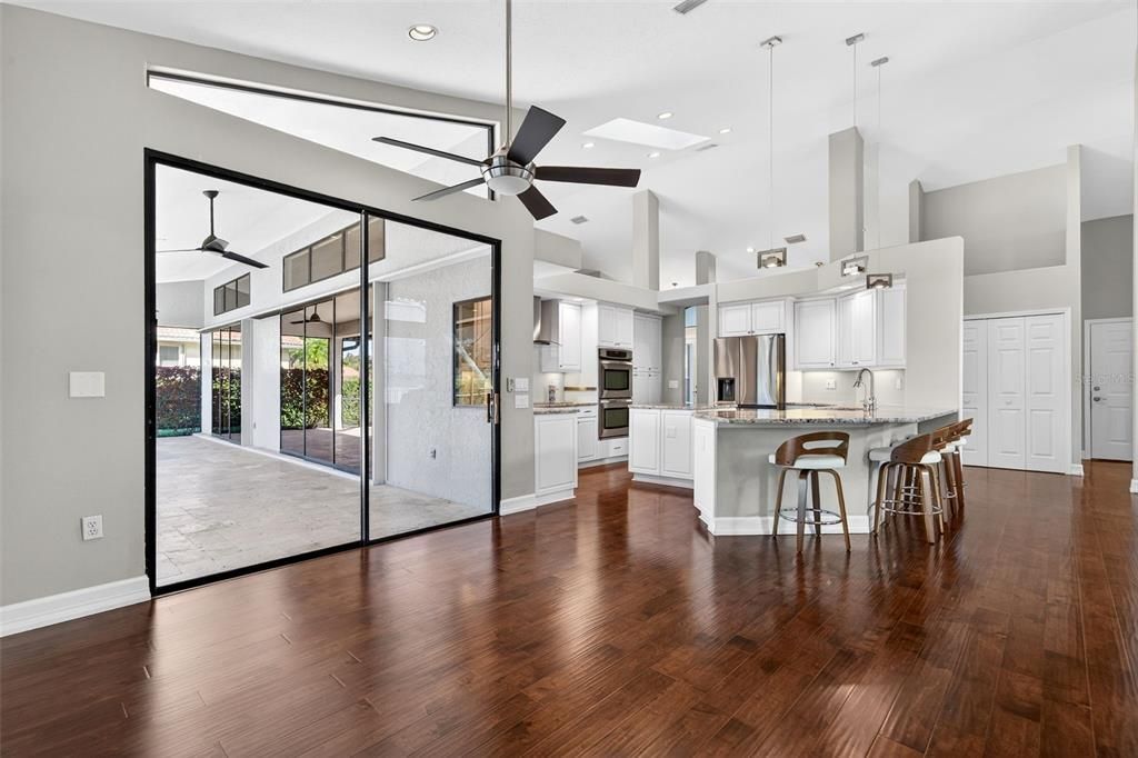 出租: $5,750 (3 贝兹, 3 浴室, 3168 平方英尺)