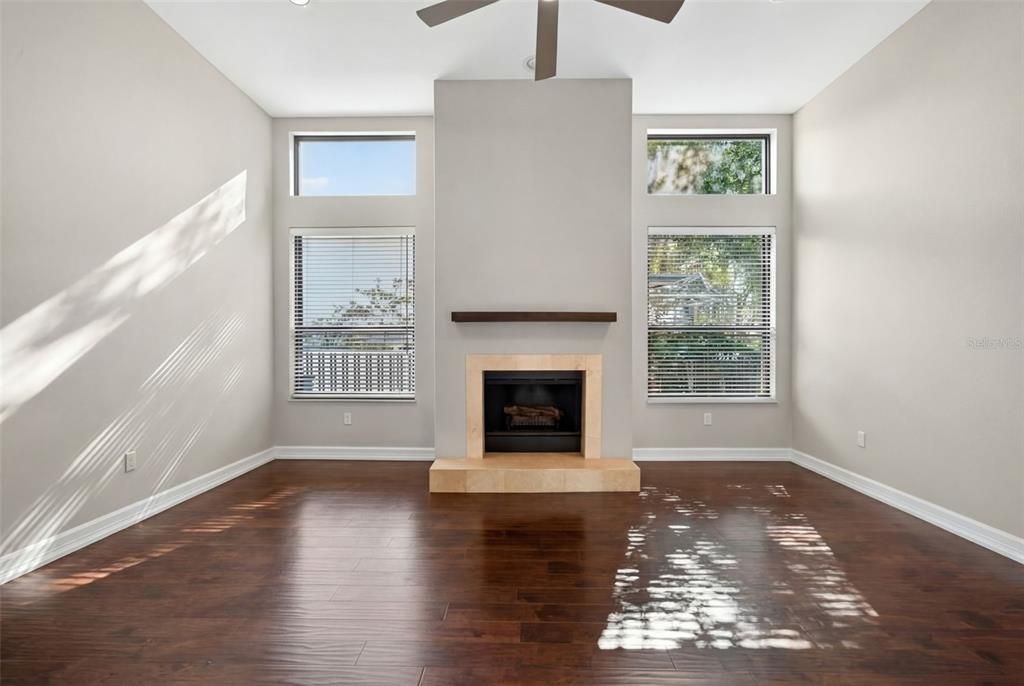 出租: $5,750 (3 贝兹, 3 浴室, 3168 平方英尺)