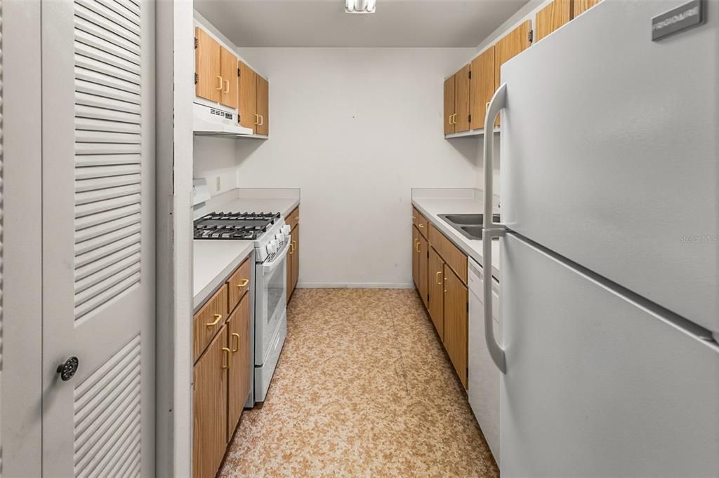 待售: $99,999 (1 贝兹, 1 浴室, 648 平方英尺)