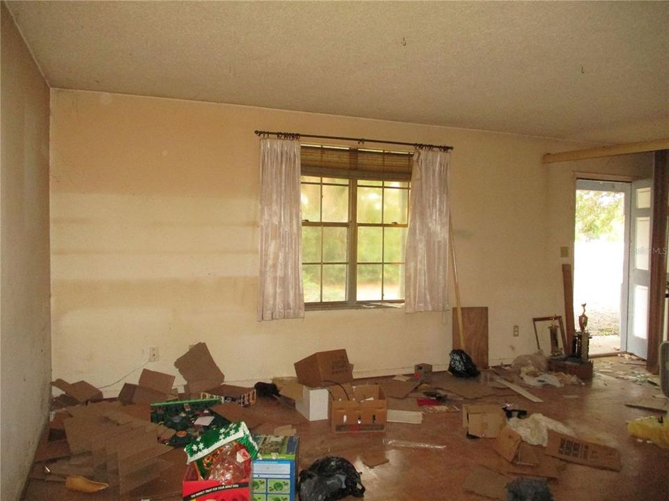 For Sale: $219,000 (3 beds, 2 baths, 1582 Square Feet)