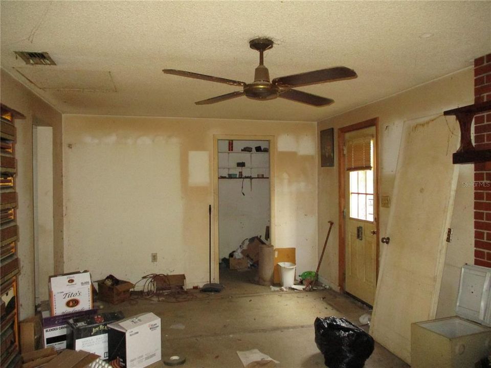 For Sale: $219,000 (3 beds, 2 baths, 1582 Square Feet)