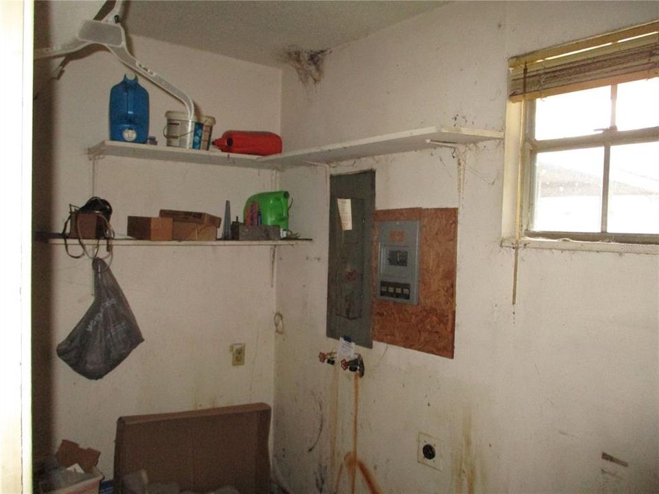 For Sale: $219,000 (3 beds, 2 baths, 1582 Square Feet)