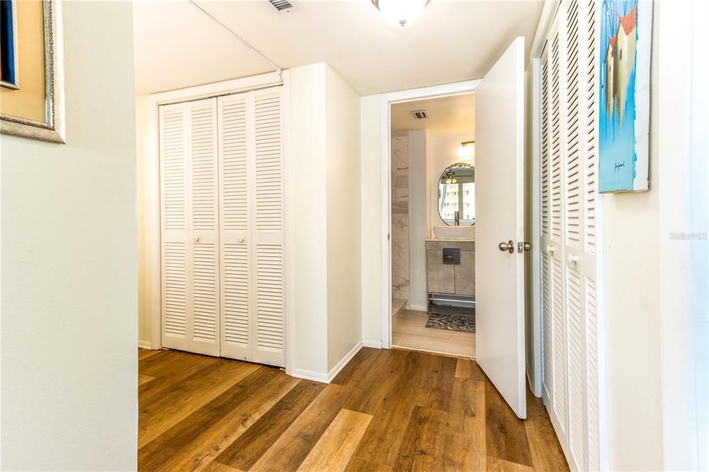 На продажу: $309,900 (2 спален, 2 ванн, 1470 Квадратных фут)