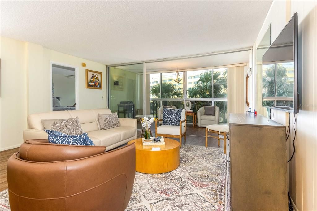 На продажу: $309,900 (2 спален, 2 ванн, 1470 Квадратных фут)