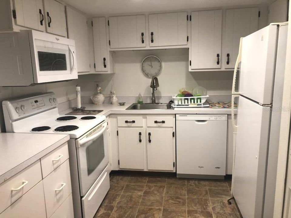 For Rent: $1,300 (2 beds, 1 baths, 1027 Square Feet)