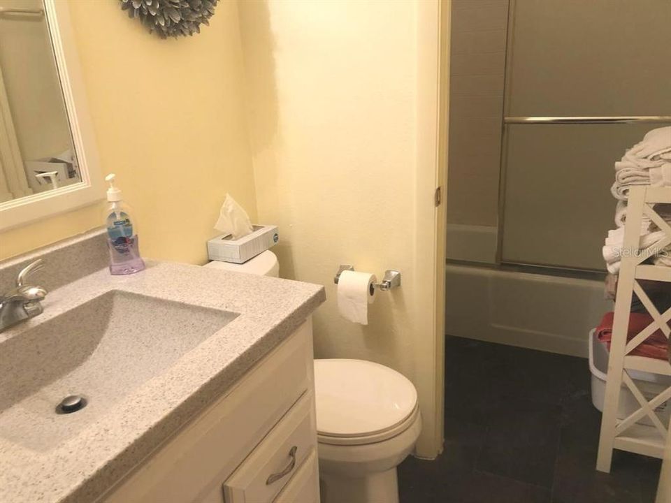 For Rent: $1,300 (2 beds, 1 baths, 1027 Square Feet)