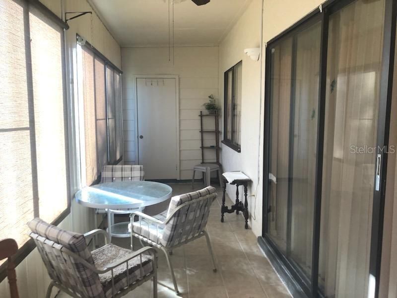 For Rent: $1,300 (2 beds, 1 baths, 1027 Square Feet)