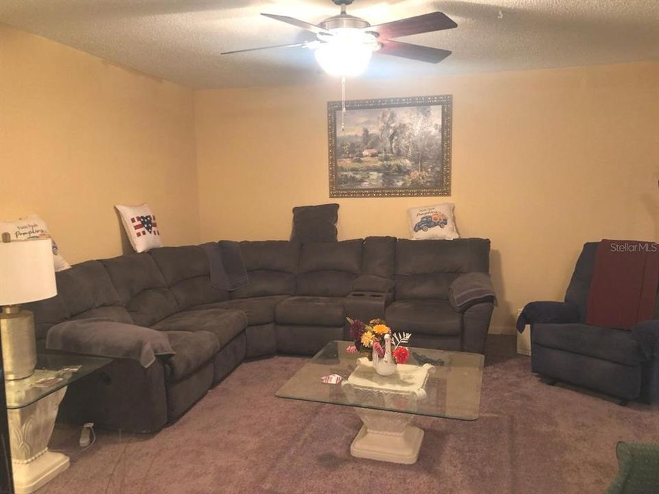 For Rent: $1,300 (2 beds, 1 baths, 1027 Square Feet)