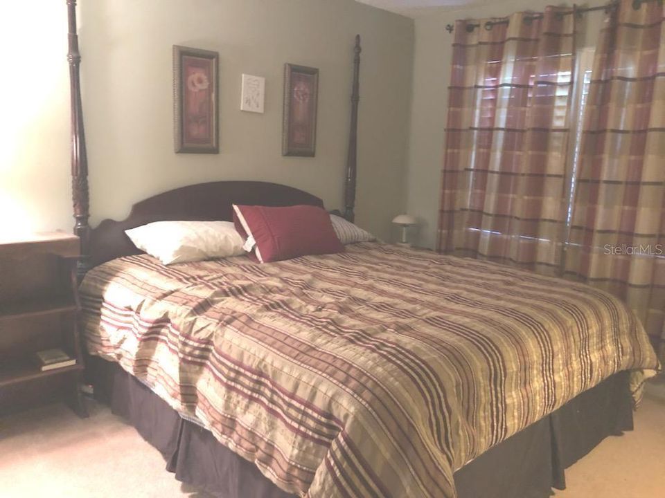 For Rent: $1,300 (2 beds, 1 baths, 1027 Square Feet)