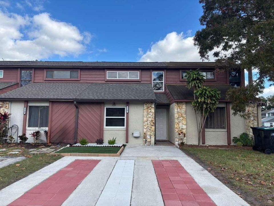 For Sale: $267,000 (2 beds, 2 baths, 1062 Square Feet)