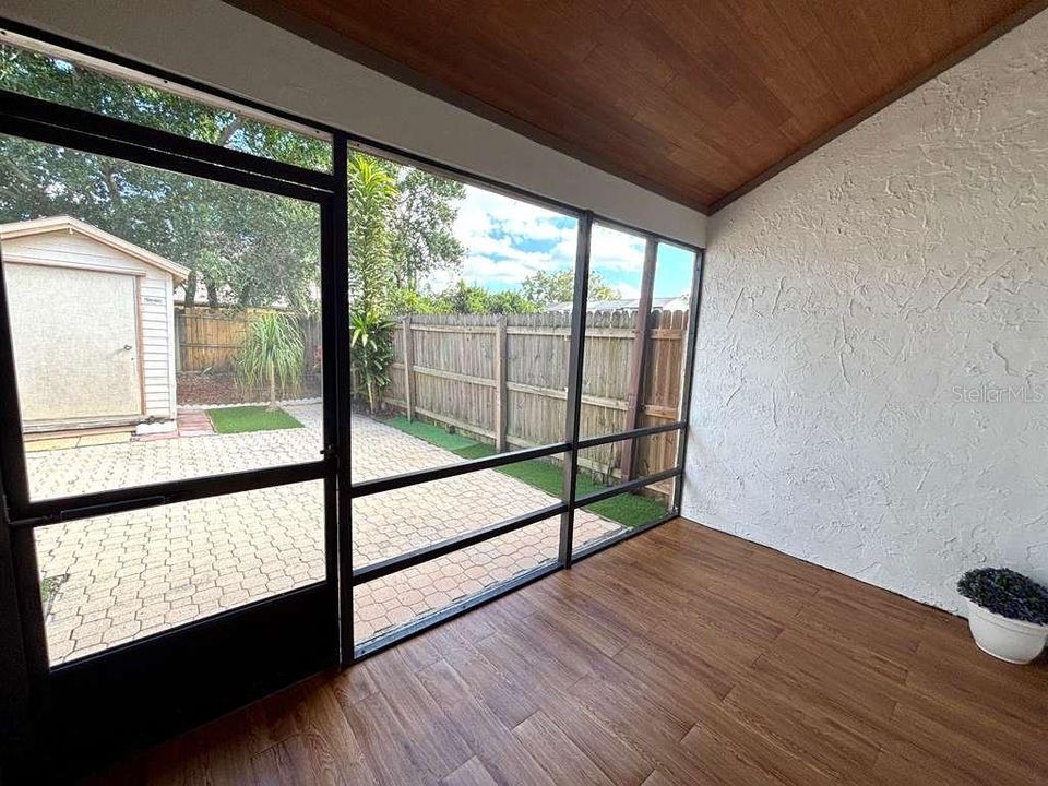 For Sale: $267,000 (2 beds, 2 baths, 1062 Square Feet)