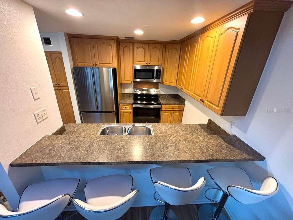 For Sale: $267,000 (2 beds, 2 baths, 1062 Square Feet)