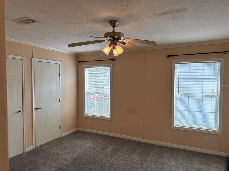 待售: $235,000 (2 贝兹, 2 浴室, 1220 平方英尺)