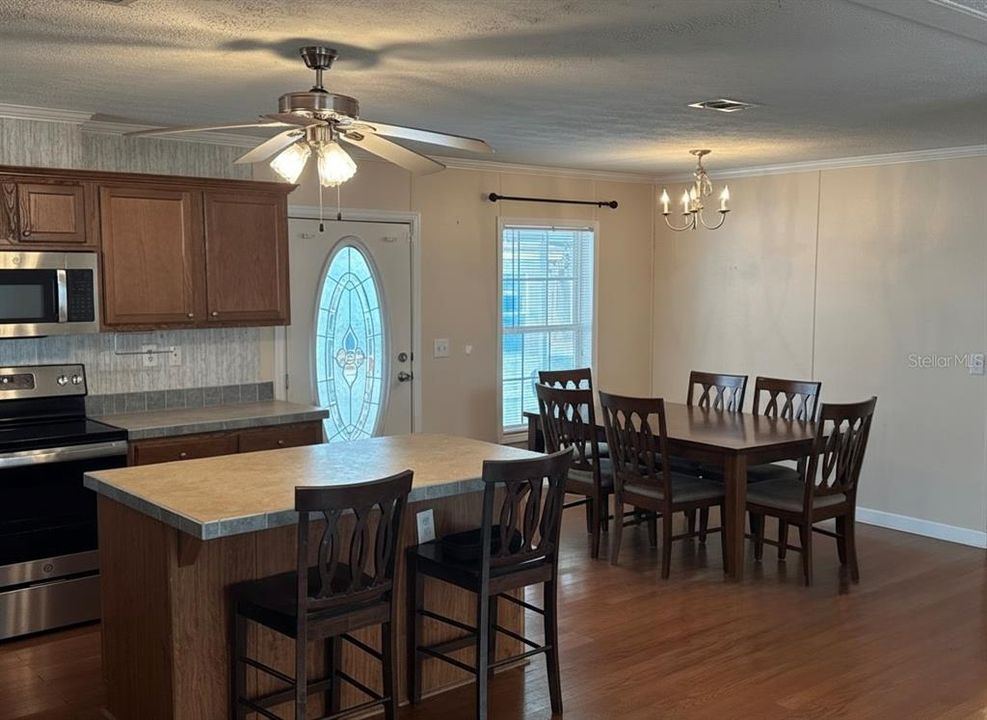 待售: $235,000 (2 贝兹, 2 浴室, 1220 平方英尺)