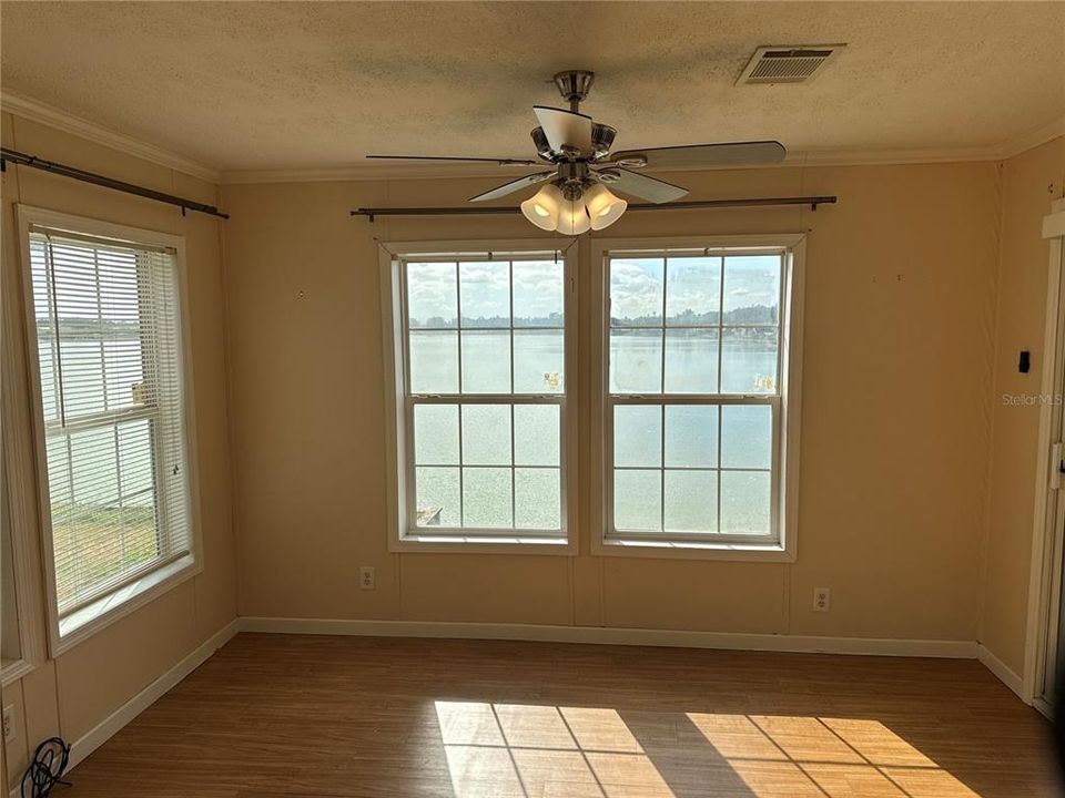 待售: $235,000 (2 贝兹, 2 浴室, 1220 平方英尺)