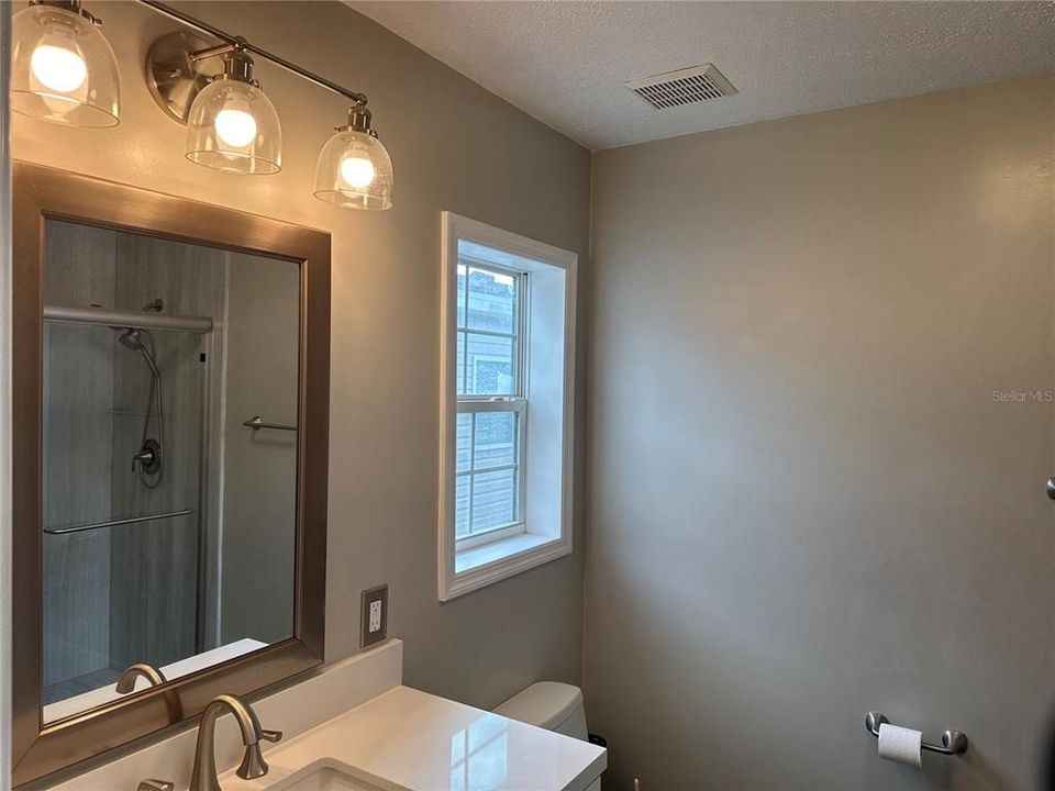 待售: $235,000 (2 贝兹, 2 浴室, 1220 平方英尺)