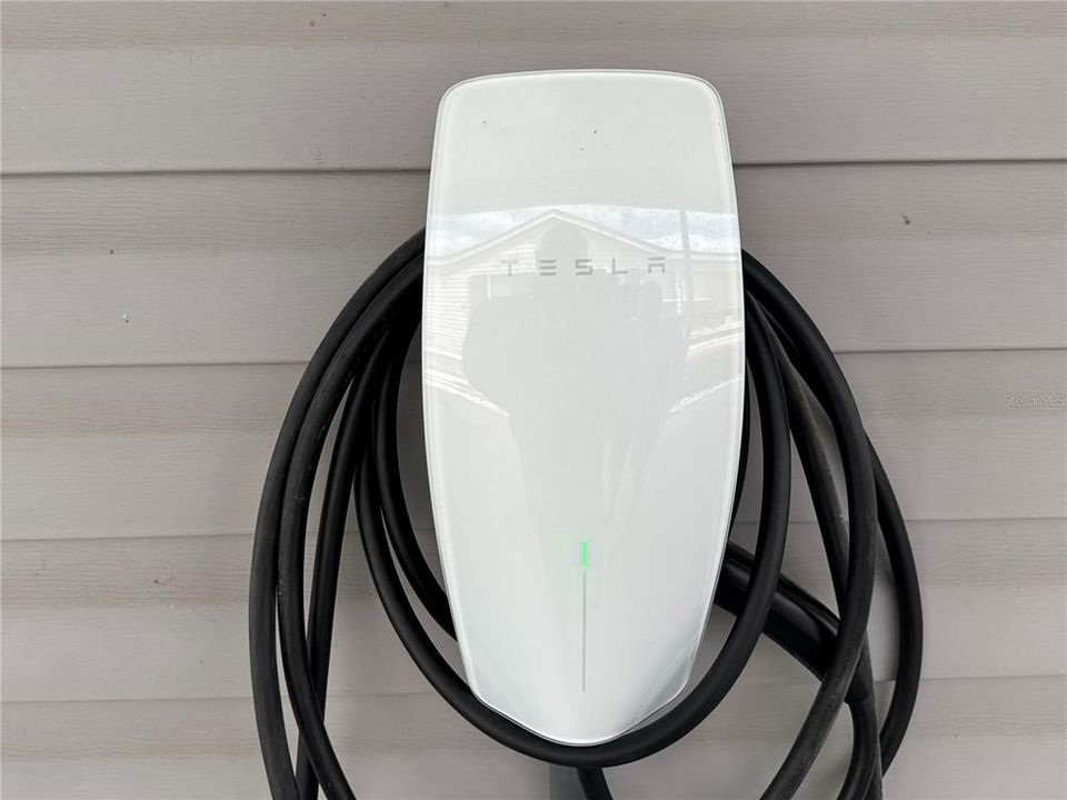 待售: $235,000 (2 贝兹, 2 浴室, 1220 平方英尺)