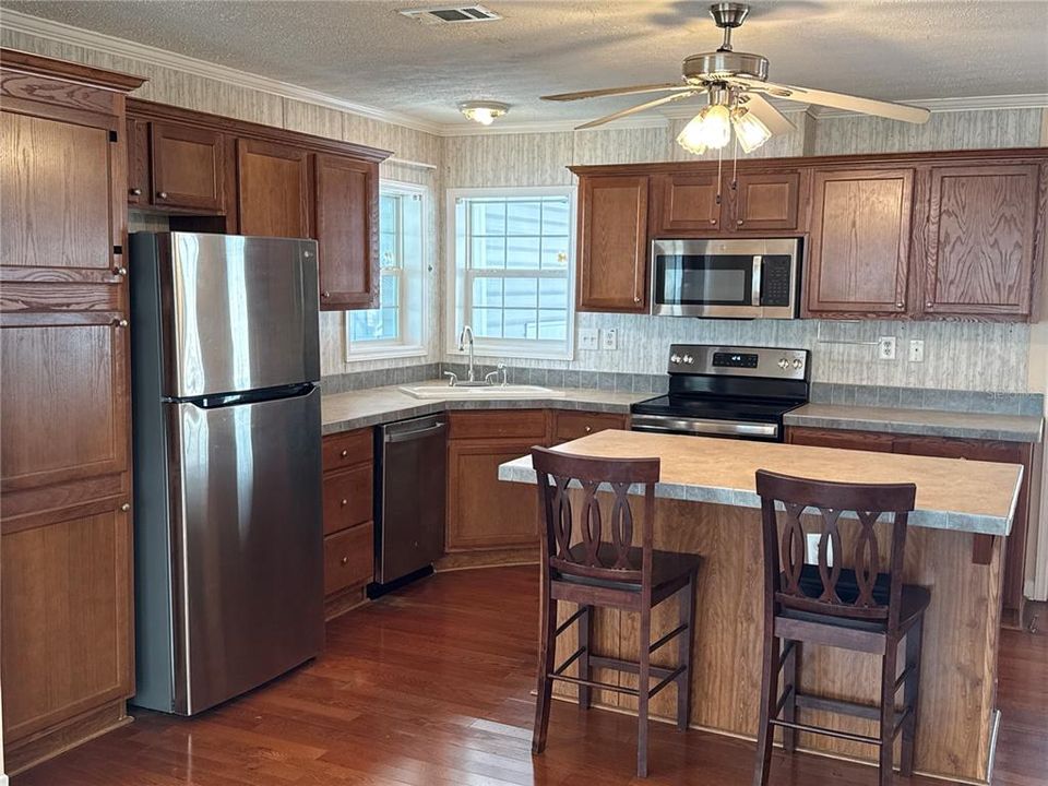 待售: $235,000 (2 贝兹, 2 浴室, 1220 平方英尺)