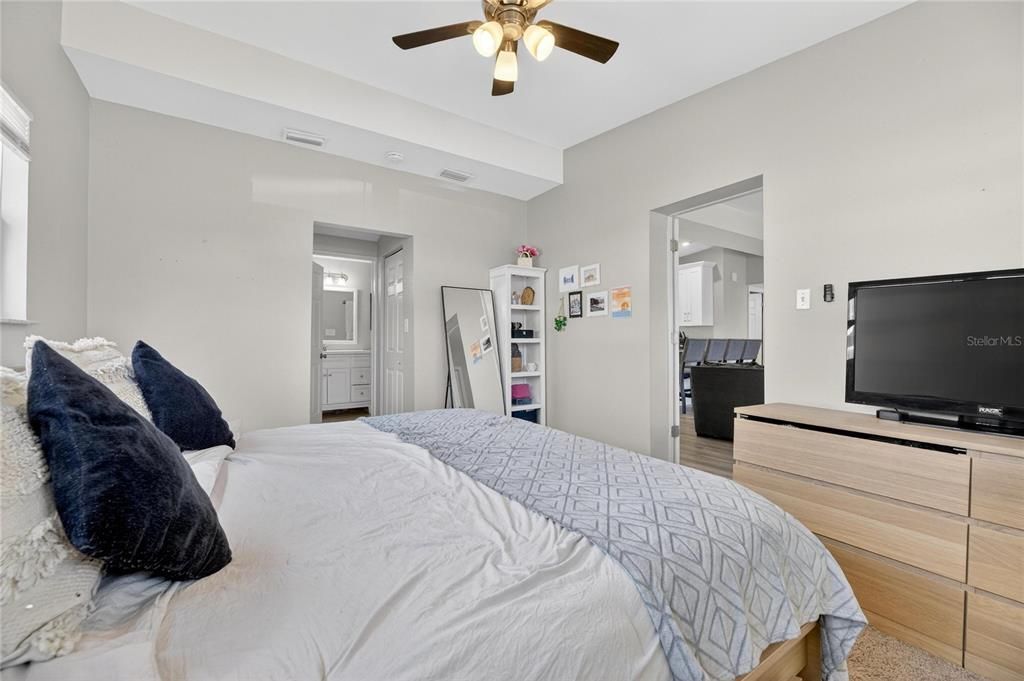 待售: $375,000 (3 贝兹, 2 浴室, 1230 平方英尺)